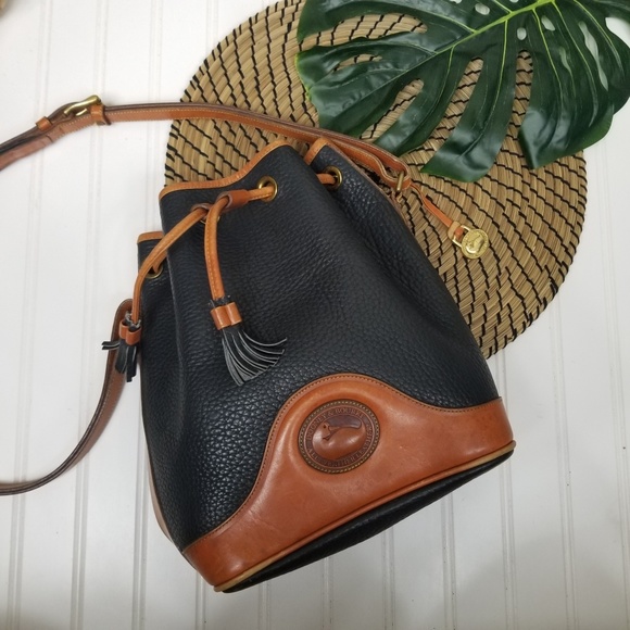 Dooney & Bourke Handbags - Vintage Dooney & Bourke drawstring bucket bag